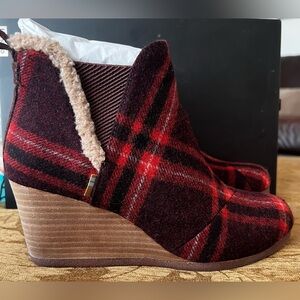 TOMS Kelsey Barn Red Earthy Plaid Wedges
